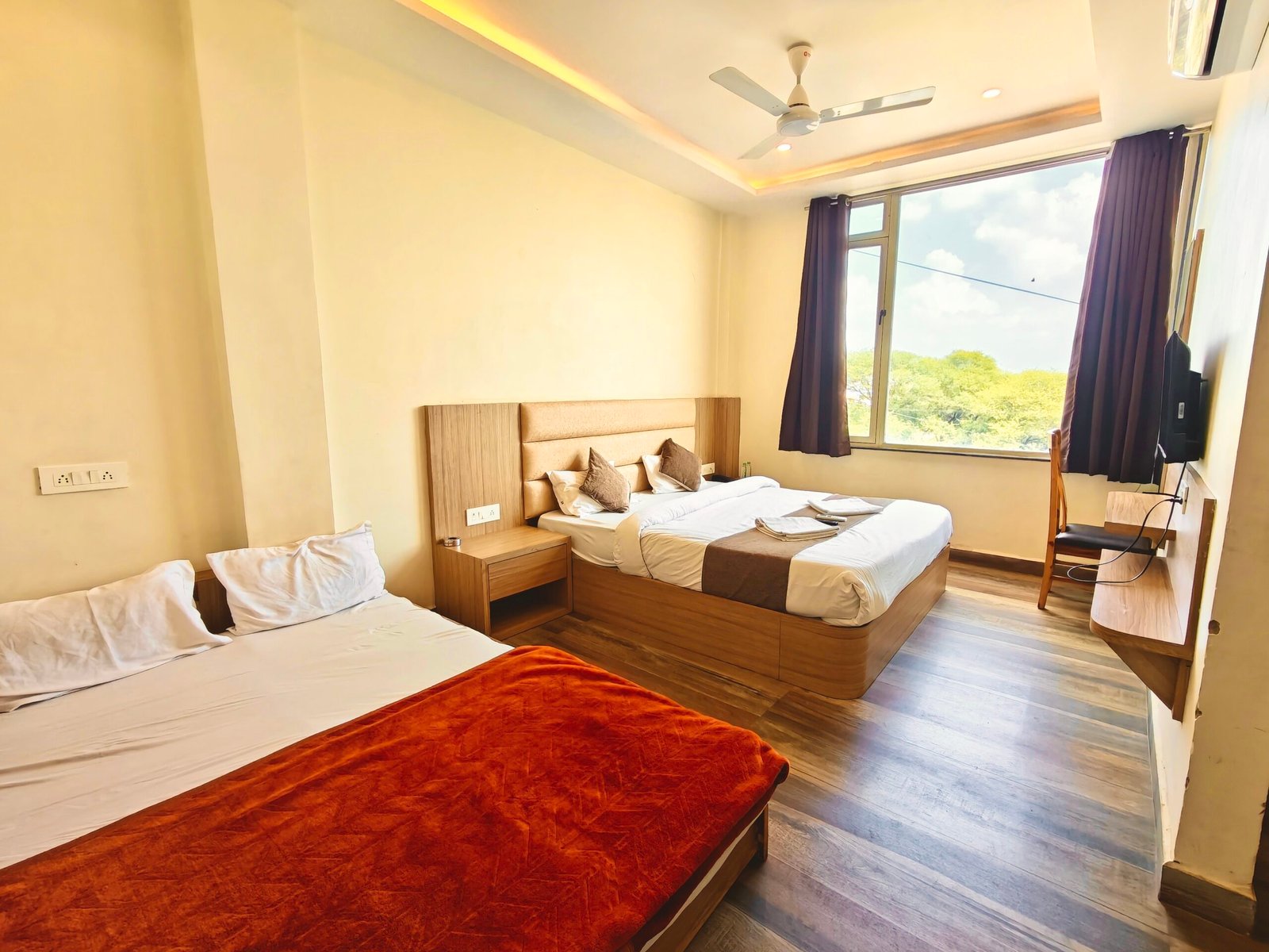 Quadruple Four-Bed Room - Hotel Prakash Ujjain