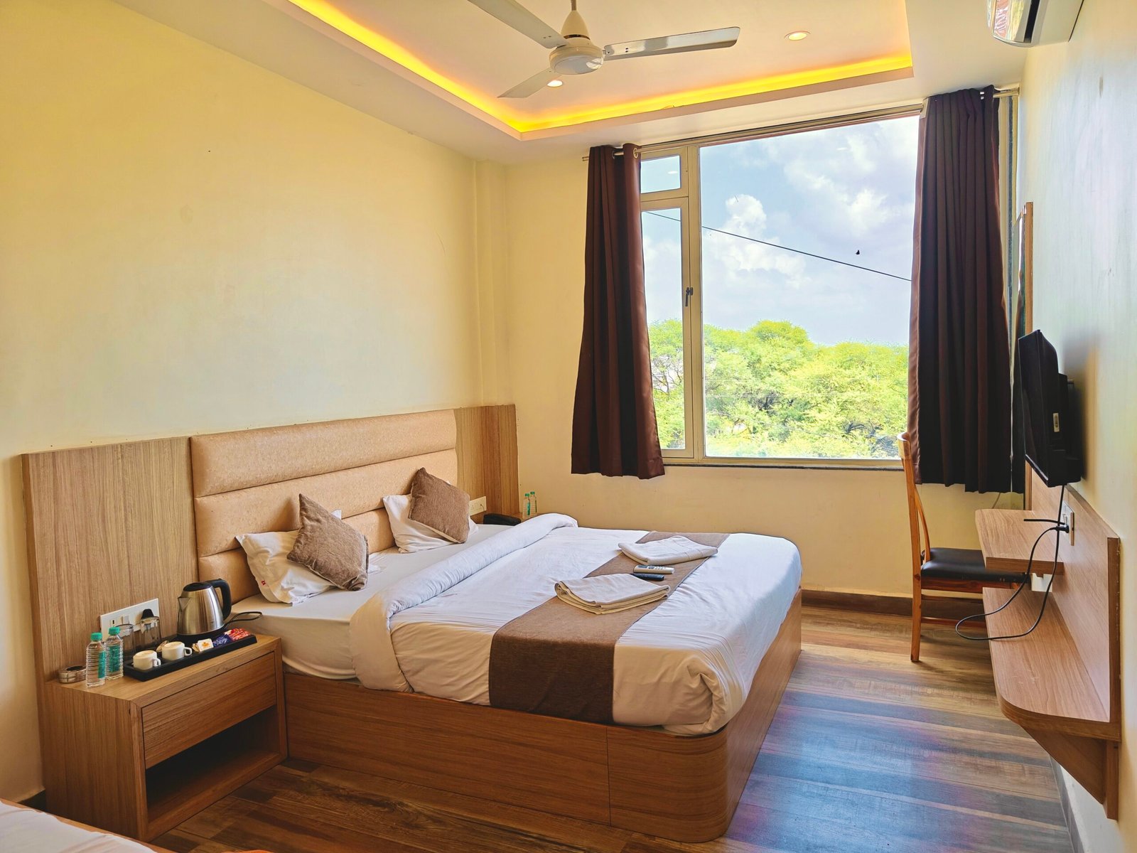 Double Deluxe Suite Room - Hotel Prakash Ujjain